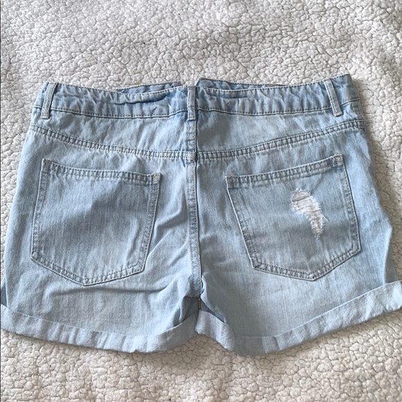 Forever 21 distressed denim shorts - Picture 2 of 2